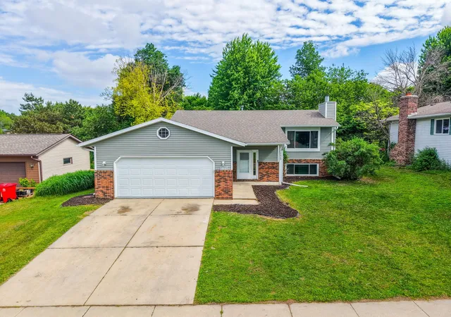 Photo 2 of Sale Pending at 2423 59th Street Nw, Rochester, MN 55901 | MLS# 7090479 | Listing updated on 2026-09-11