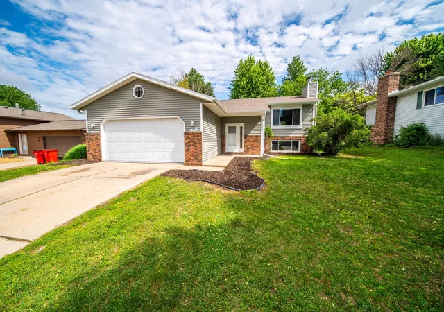 Photo 3 of Sale Pending at 2423 59th Street Nw, Rochester, MN 55901 | MLS# 7090479 | Listing updated on 2026-09-11