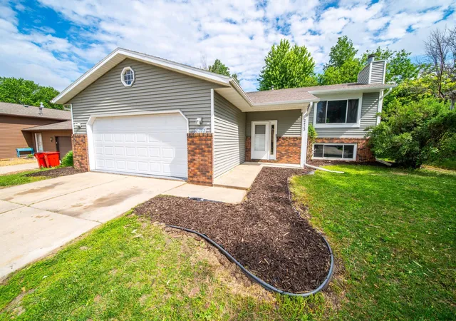 Photo 3 of Sale Pending at 2423 59th Street NW, Rochester, MN 55901 | MLS# 7090479 | Listing updated on 2026-09-11