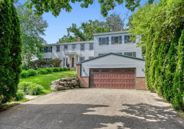 Photo 3 of Single family home for sale at 211 Paisley Ln, Minneapolis, MN 55422 | MLS# 7090493 | Listing updated on 2026-09-09