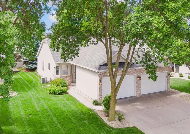 Photo 3 of Sale Pending at 710 Emerald Ridge, Saint Paul, MN 55113 | MLS# 7090582 | Listing updated on 2026-10-01