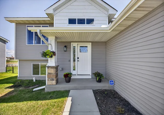 Photo 3 of Single family home for sale at 25695 Euclid Ave, Wyoming, MN 55092 | MLS# 7090766 | Listing updated on 2026-09-11