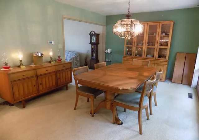 Photo 4 of Sale Pending at 961 11 1/4 St SW, Rochester, MN 55902 | MLS# 7090952 | Listing updated on 2026-09-11