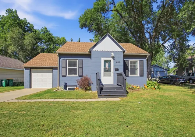 Photo 1 of Single family home for sale at 635 E 2nd Street, Litchfield, MN 55355 | MLS# 7091010 | Listing updated on 2026-09-15