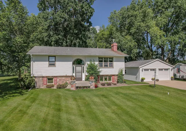 Photo 1 of Single family home for sale at 3060 30th Street Sw, Willmar, MN 56201 | MLS# 7091329 | Listing updated on 2026-09-21