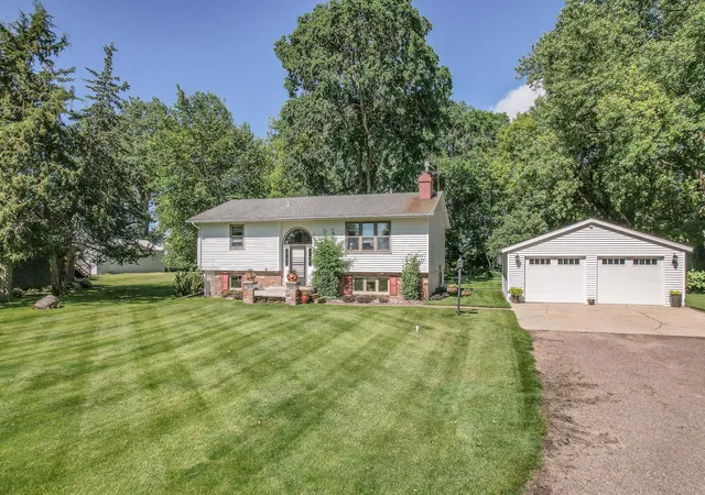 Photo 2 of Single family home for sale at 3060 30th Street Sw, Willmar, MN 56201 | MLS# 7091329 | Listing updated on 2026-09-21