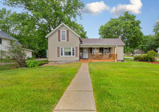 Photo 1 of Sale Pending at 806 5th Street Nw, Faribault, MN 55021 | MLS# 7091476 | Listing updated on 2026-09-12
