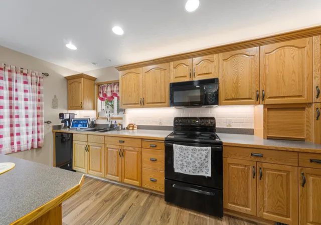 Photo 3 of Sale Pending at 806 5th Street NW, Faribault, MN 55021 | MLS# 7091476 | Listing updated on 2026-09-12