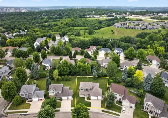 Photo 3 of Single family home for sale at 2043 Hightop Pl Ne, Rochester, MN 55906 | MLS# 7092083 | Listing updated on 2026-09-15