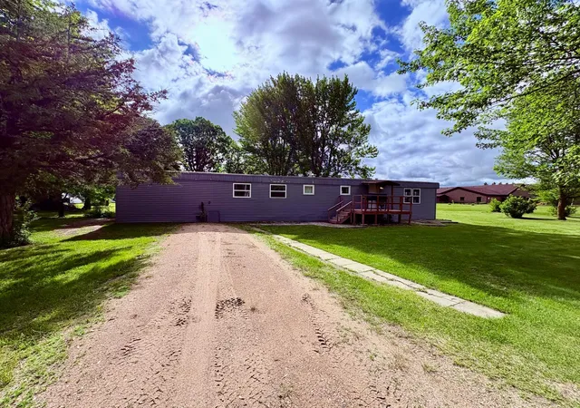 Photo 2 of Single family home for sale at 210 3rd Avenue Sw, Baudette, MN 56623 | MLS# 7092476 | Listing updated on 2026-09-14