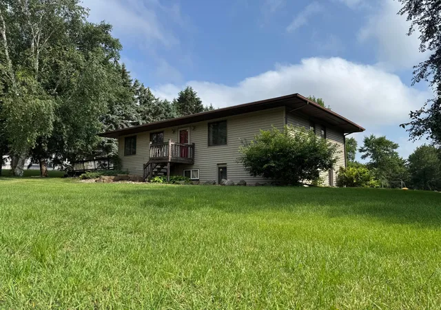 Photo 2 of Single family home for sale at 1525 Sayles Dr, Jackson, MN 56143 | MLS# 7092630 | Listing updated on 2026-09-10