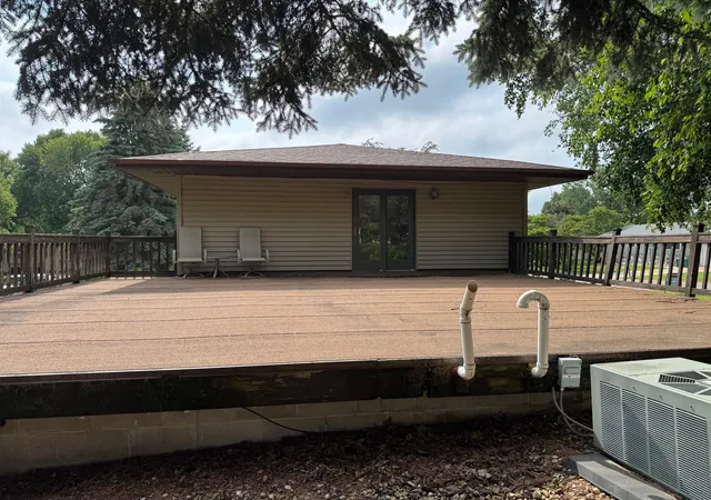 Photo 3 of Single family home for sale at 1525 Sayles Dr, Jackson, MN 56143 | MLS# 7092630 | Listing updated on 2026-09-10