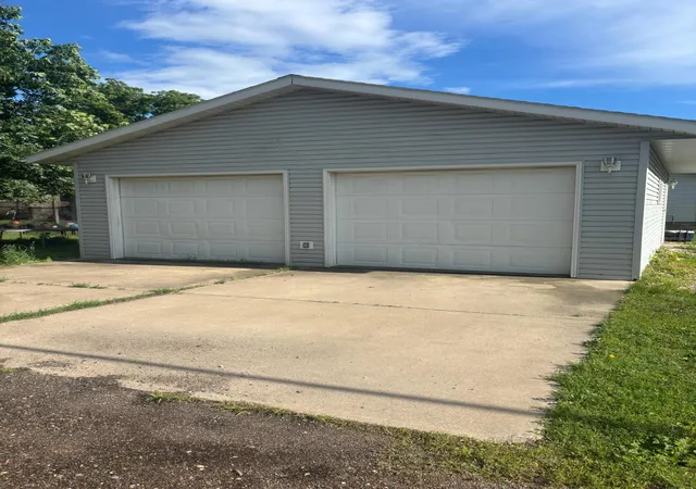 Photo 2 of Sale Pending at 211 E Broadway St, Redwood Falls, MN 56283 | MLS# 7092680 | Listing updated on 2026-10-14