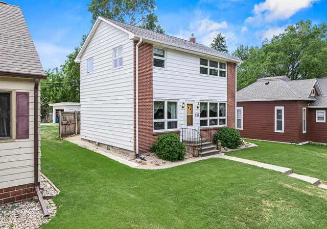 Photo 3 of Single family home for sale at 213 2nd Street E, Jasper, MN 56144 | MLS# 7092797 | Listing updated on 2026-09-14