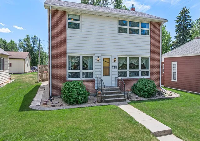 Photo 3 of Single family home for sale at 213 2nd Street E, Jasper, MN 56144 | MLS# 7092797 | Listing updated on 2026-09-14