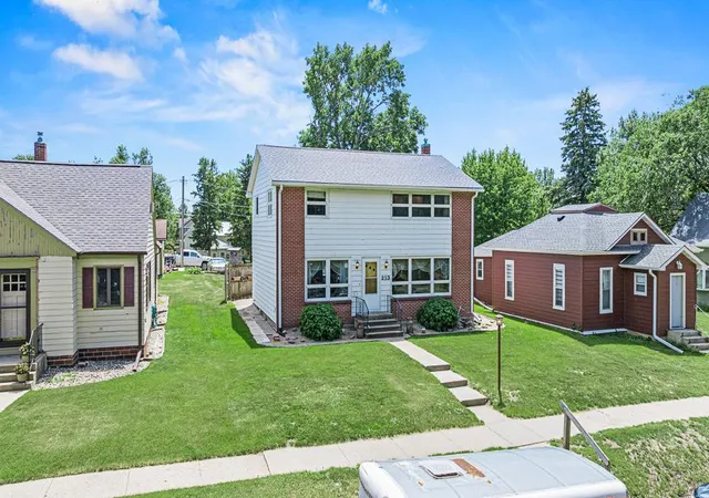 Photo 4 of Single family home for sale at 213 2nd Street E, Jasper, MN 56144 | MLS# 7092797 | Listing updated on 2026-09-14