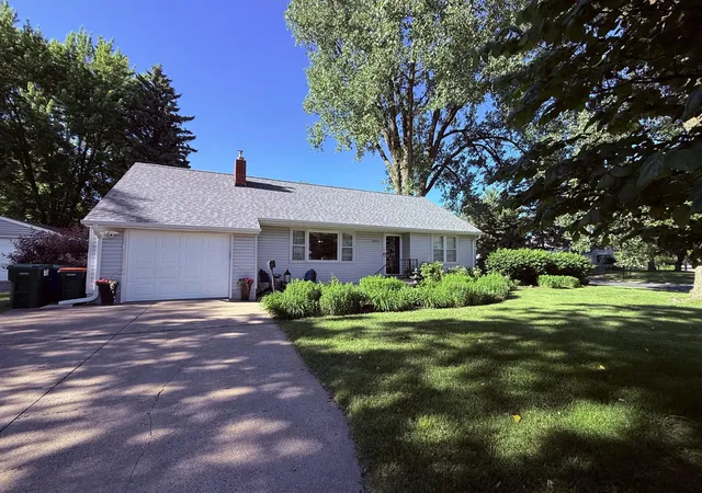 Photo 1 of Sale Pending at 1827 44th Avenue Ne, Minneapolis, MN 55421 | MLS# 7093121 | Listing updated on 2026-09-14