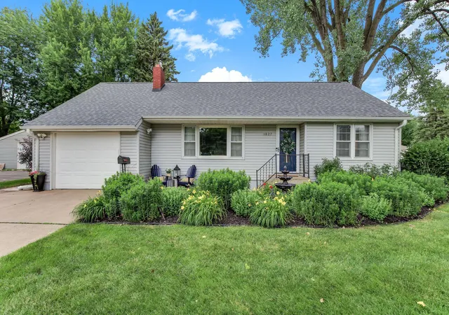 Photo 2 of Sale Pending at 1827 44th Avenue Ne, Minneapolis, MN 55421 | MLS# 7093121 | Listing updated on 2026-09-14