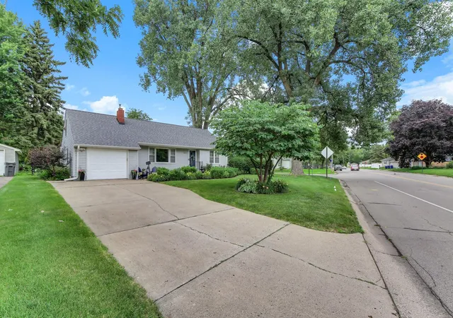 Photo 3 of Sale Pending at 1827 44th Avenue Ne, Minneapolis, MN 55421 | MLS# 7093121 | Listing updated on 2026-09-14