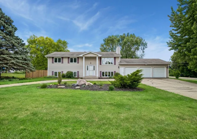 Photo 1 of Single family home for sale at 1790 Crestridge Ln, Saint Paul, MN 55122 | MLS# 7093581 | Listing updated on 2026-09-15