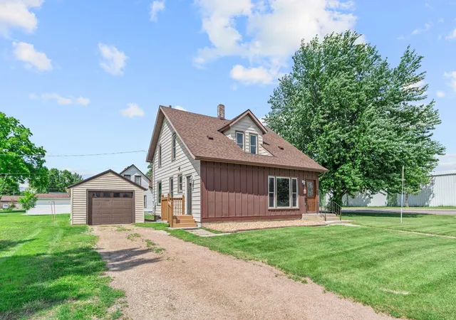 Photo 1 of Single family home for sale at 720 Fir Ave, Bird Island, MN 55310 | MLS# 7093611 | Listing updated on 2026-09-11