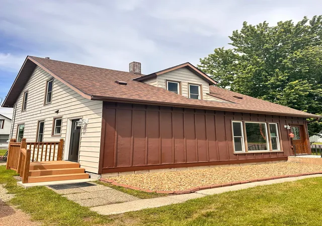 Photo 2 of Single family home for sale at 720 Fir Ave, Bird Island, MN 55310 | MLS# 7093611 | Listing updated on 2026-09-11
