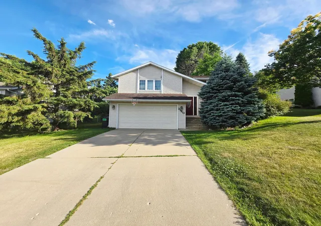 Photo 1 of Sale Pending at 2640 59th Street Nw, Rochester, MN 55901 | MLS# 7093738 | Listing updated on 2026-09-11