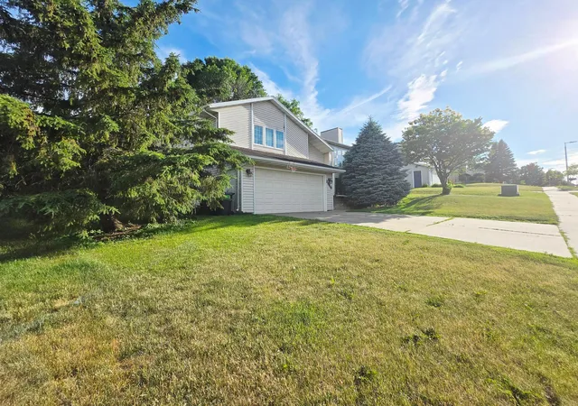 Photo 3 of Sale Pending at 2640 59th Street NW, Rochester, MN 55901 | MLS# 7093738 | Listing updated on 2026-09-11