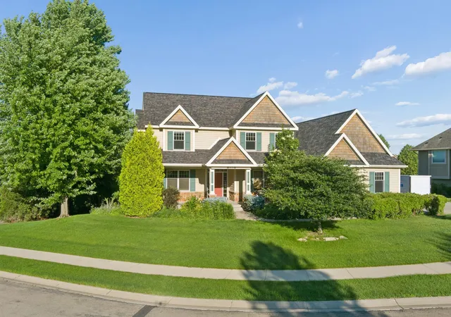 Photo 1 of Single family home for sale at 5352 Scenic Oak Dr Sw, Rochester, MN 55902 | MLS# 7093750 | Listing updated on 2026-09-13