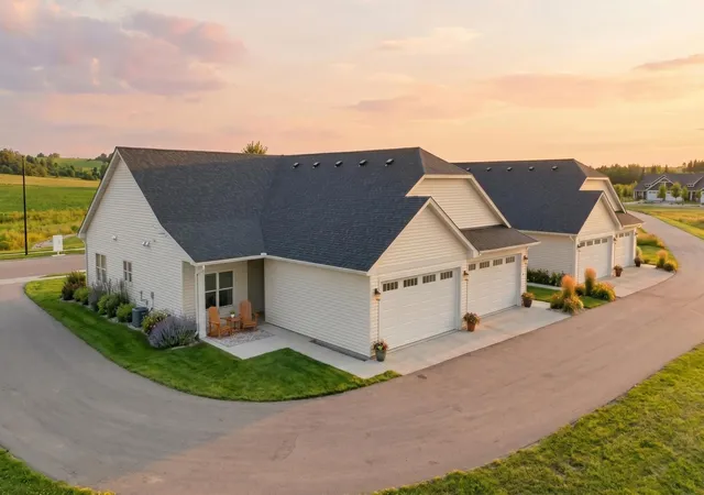 Photo 1 of Single family home for sale at 425 Ford St E, Northfield, MN 55057 | MLS# 7094565 | Listing updated on 2026-09-10