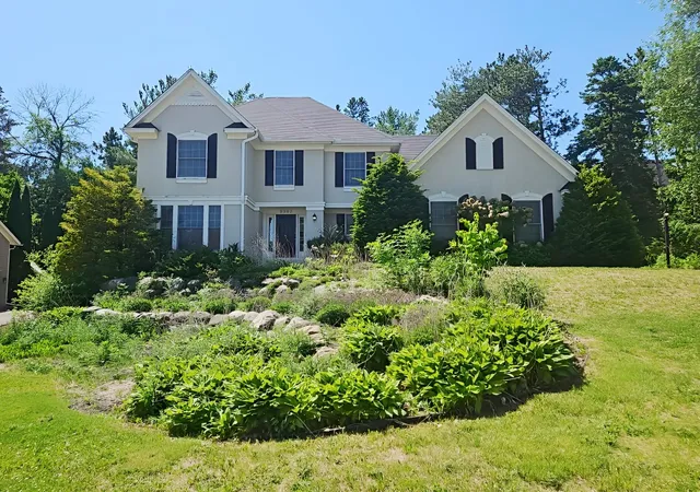 Photo 1 of Single family home for sale at 8982 Hunters Trl, Saint Paul, MN 55125 | MLS# 7094781 | Listing updated on 2026-09-15