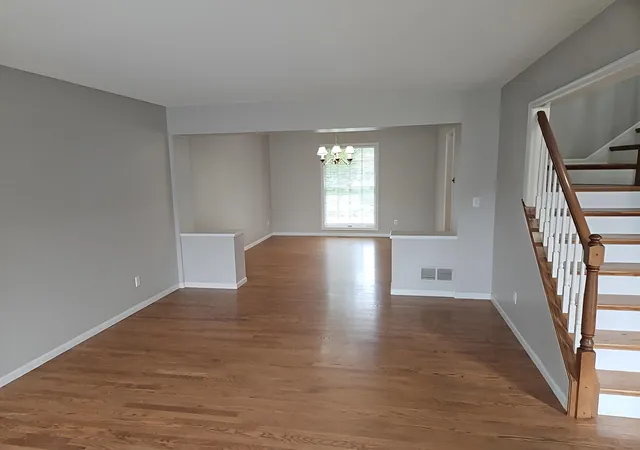 Photo 4 of Single family home for sale at 8982 Hunters Trl, Saint Paul, MN 55125 | MLS# 7094781 | Listing updated on 2026-09-15