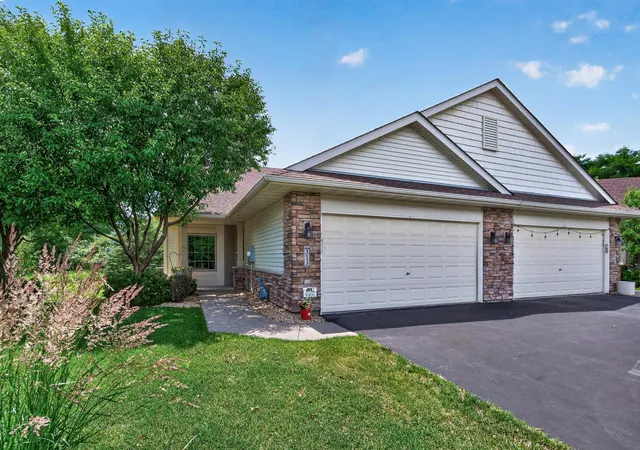 Photo 1 of Sale Pending at 313 Summer Pl E, Saint Paul, MN 55117 | MLS# 7095277 | Listing updated on 2026-09-14