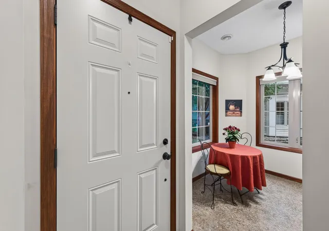 Photo 3 of Sale Pending at 313 Summer Pl E, Saint Paul, MN 55117 | MLS# 7095277 | Listing updated on 2026-09-14