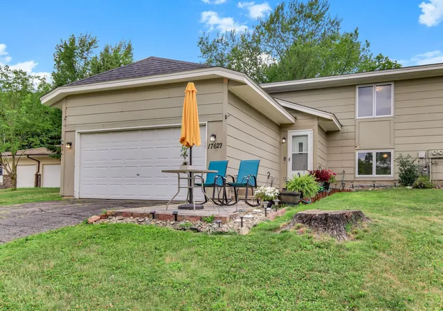 Photo 2 of Townhouse for sale at 17627 Ionia Ct, Lakeville, MN 55044 | MLS# 7095365 | Listing updated on 2026-09-15