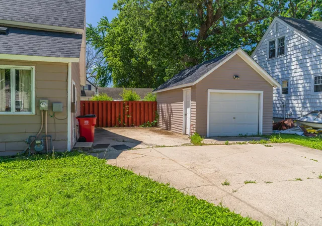 Photo 3 of Single family home for sale at 400 2nd Street Se, Austin, MN 55912 | MLS# 7095520 | Listing updated on 2026-09-11