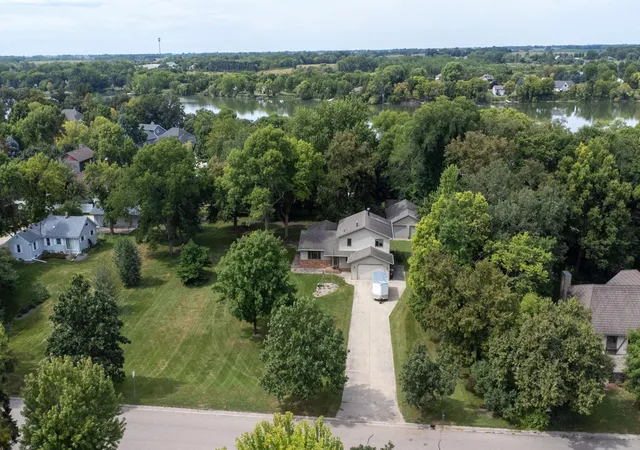 Photo 1 of Single family home for sale at 522 Shady Ridge Rd Nw, Hutchinson, MN 55350 | MLS# 7095536 | Listing updated on 2026-09-08