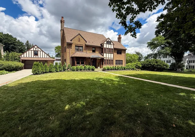 Photo 1 of Mansion for sale at 909 8th Street Sw, Rochester, MN 55902 | MLS# 7095655 | Listing updated on 2026-09-15