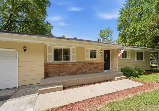 Photo 3 of Single family home for sale at 409 Harold Dr, Burnsville, MN 55337 | MLS# 7095883 | Listing updated on 2026-09-12
