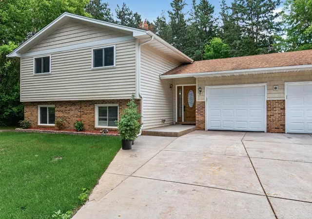 Photo 3 of Single family home for sale at 900 Evergreen Trl, Circle Pines, MN 55014 | MLS# 7096235 | Listing updated on 2026-09-14