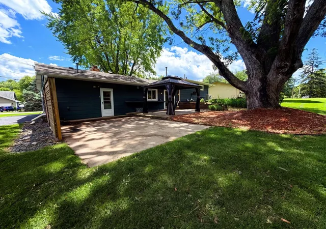 Photo 4 of Single family home for sale at 18220 Duck Lake Trl, Eden Prairie, MN 55346 | MLS# 7096379 | Listing updated on 2026-09-10