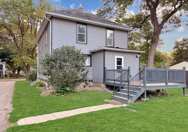 Photo 3 of Single family home for sale at 313 Hollett St, Tracy, MN 56175 | MLS# 7096643 | Listing updated on 2026-09-10