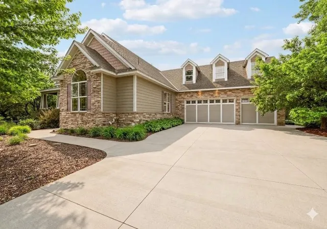 Photo 2 of Single family home for sale at 25310 Willow Ct, New Prague, MN 56071 | MLS# 7096669 | Listing updated on 2026-09-10