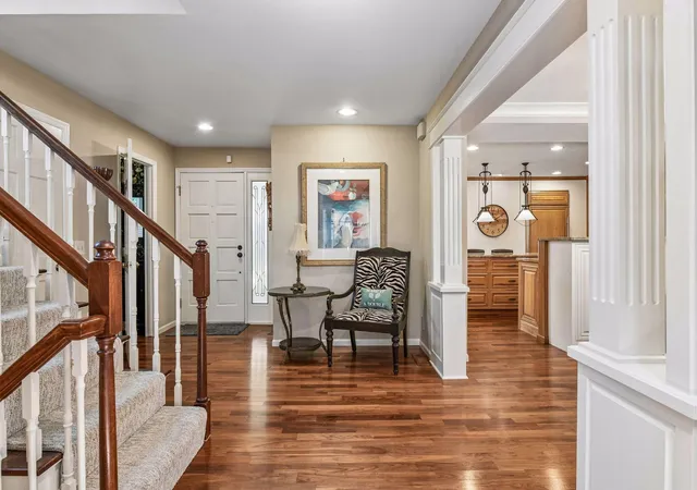 Photo 4 of Single family home for sale at 1140 Hollybrook Dr, Wayzata, MN 55391 | MLS# 7097134 | Listing updated on 2026-10-01