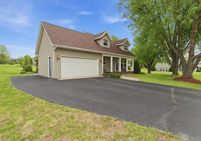Photo 3 of Sale Pending at 4488 Roberds Lake Trl, Faribault, MN 55021 | MLS# 7097912 | Listing updated on 2026-09-10