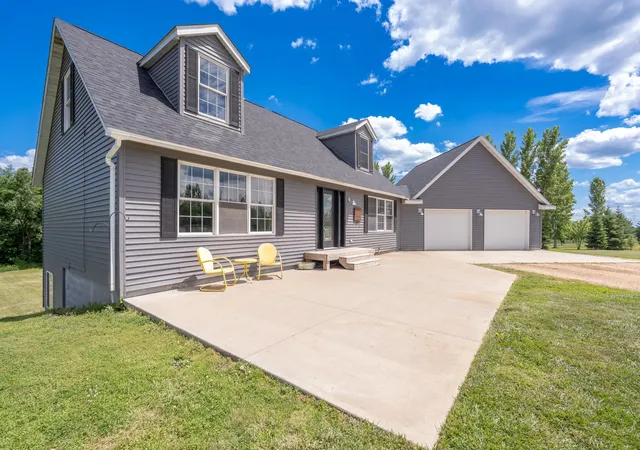 Photo 3 of Single family home for sale at 38653 Woodview Cir, Le Center, MN 56057 | MLS# 7098399 | Listing updated on 2026-09-11