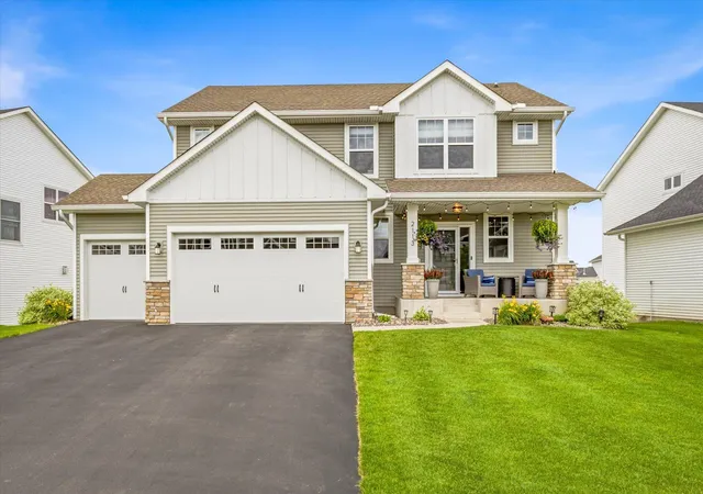 Photo 1 of Single family home for sale at 2113 Itasca Cir, Hugo, MN 55038 | MLS# 7098447 | Listing updated on 2026-09-10