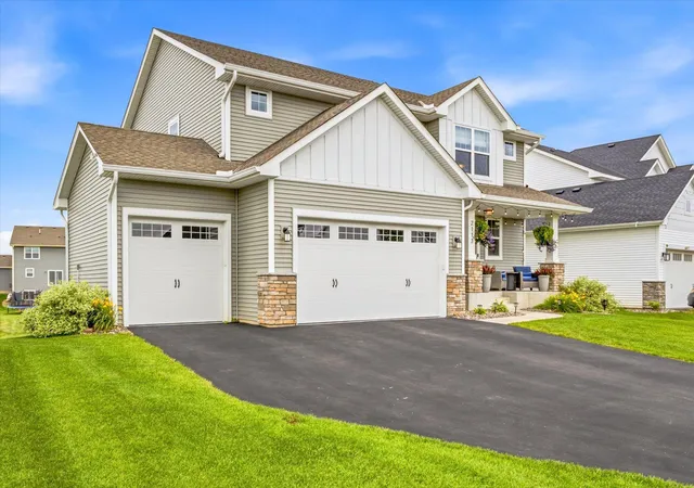 Photo 2 of Single family home for sale at 2113 Itasca Cir, Hugo, MN 55038 | MLS# 7098447 | Listing updated on 2026-09-10