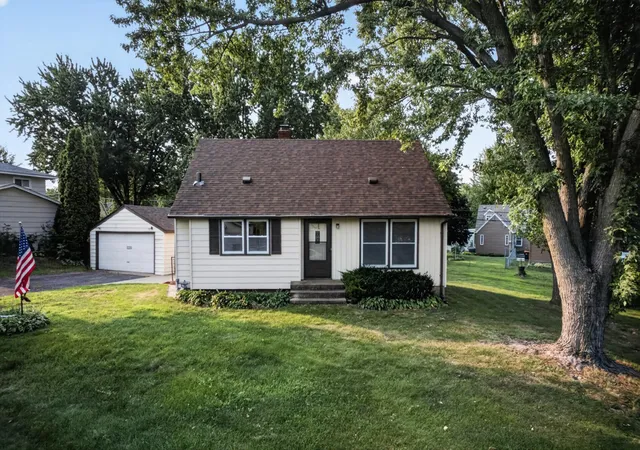 Photo 1 of Single family home for sale at 1220 Frisbie Ave, Saint Paul, MN 55109 | MLS# 7098524 | Listing updated on 2026-09-12