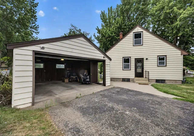 Photo 2 of Single family home for sale at 1220 Frisbie Ave, Saint Paul, MN 55109 | MLS# 7098524 | Listing updated on 2026-09-12
